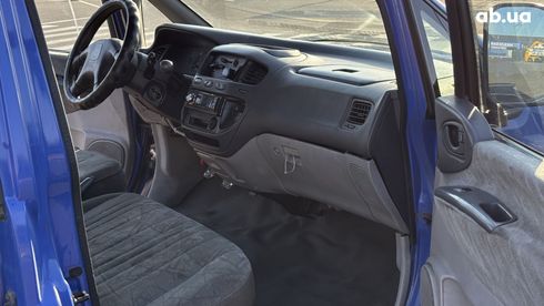 Mitsubishi Space Gear 2000 голубой - фото 10