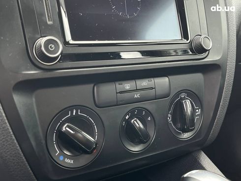 Volkswagen Jetta 2016 белый - фото 27