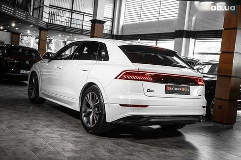 Audi Q8 2021 - фото 24