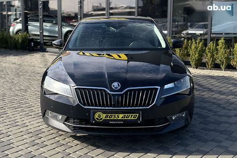 Skoda Superb 2019 - фото 2