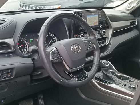 Toyota Highlander 2021 коричневый - фото 19