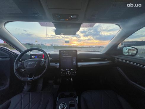 Ford Mustang Mach-E 2023 черный - фото 35