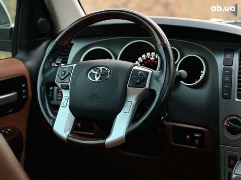 Toyota Sequoia 2016 - фото 29