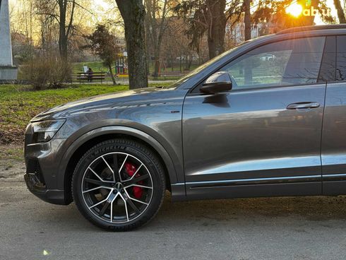 Audi Q8 2020 серый - фото 14