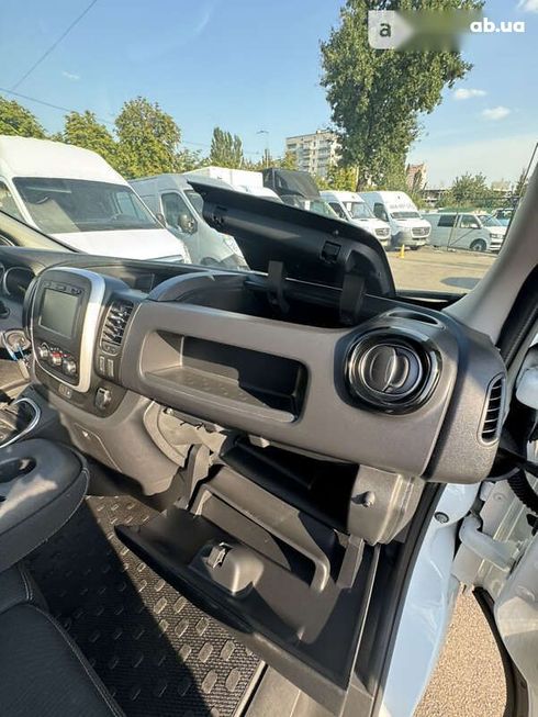 Renault Trafic 2021 - фото 27