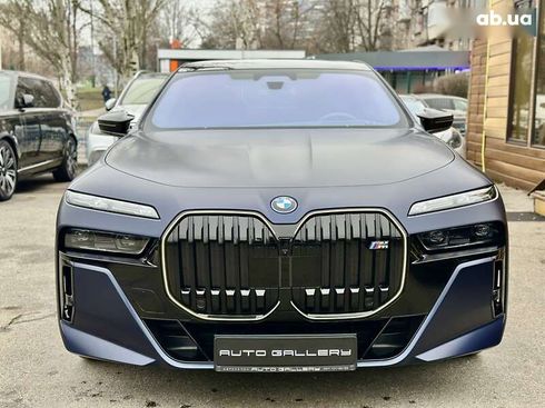 BMW i7 2023 - фото 9