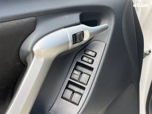 Toyota Verso 2012 белый - фото 46