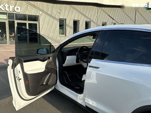 Tesla Model X 2019 - фото 12