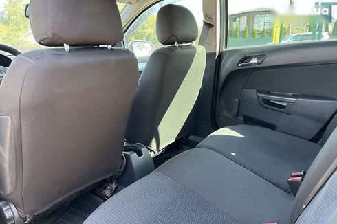 Opel Astra 2010 - фото 18