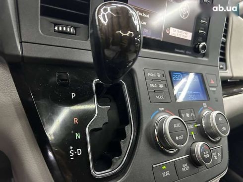 Toyota Sienna 2018 - фото 18