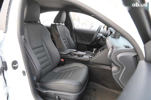 Lexus IS 2021 - фото 11