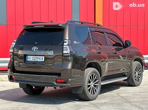 Toyota Land Cruiser Prado 2021 - фото 17