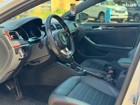 Volkswagen Jetta 2015 серый - фото 17