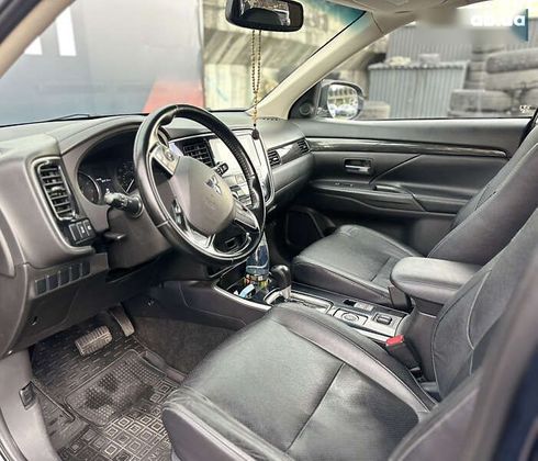 Mitsubishi Outlander 2016 - фото 5