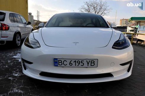 Tesla Model 3 2022 - фото 2