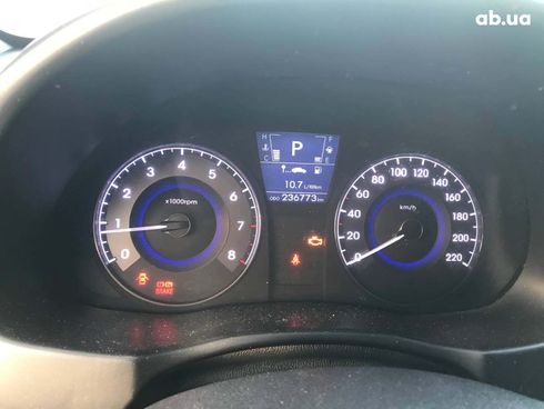 Hyundai Accent 2013 бежевый - фото 16