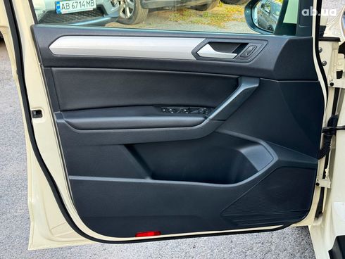 Volkswagen Touran 2018 бежевый - фото 15