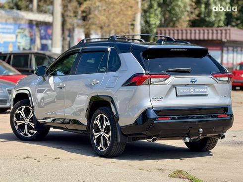 Toyota RAV4 2021 серый - фото 5