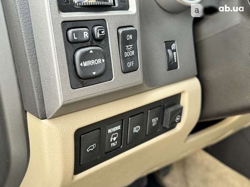 Toyota Sequoia 2010 - фото 26