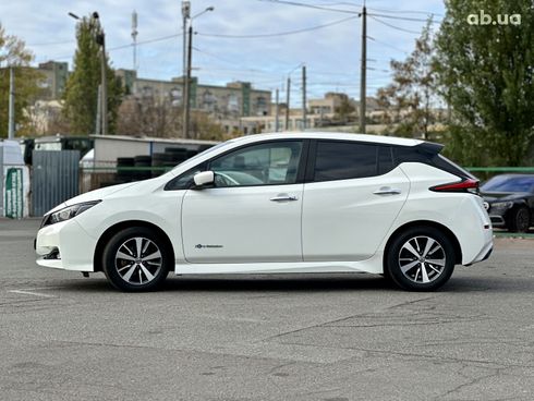 Nissan Leaf 2018 белый - фото 8