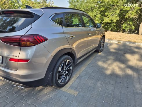 Hyundai Tucson 2018 бежевый - фото 5