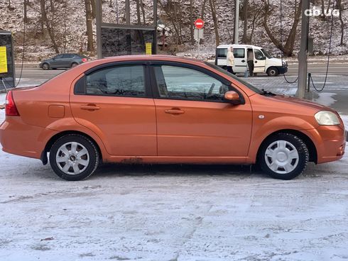 Chevrolet Aveo 2007 желтый - фото 4