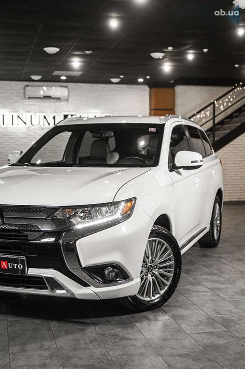 Mitsubishi Outlander 2019 - фото 11