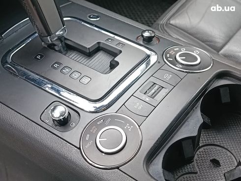 Volkswagen Touareg 2005 черный - фото 13