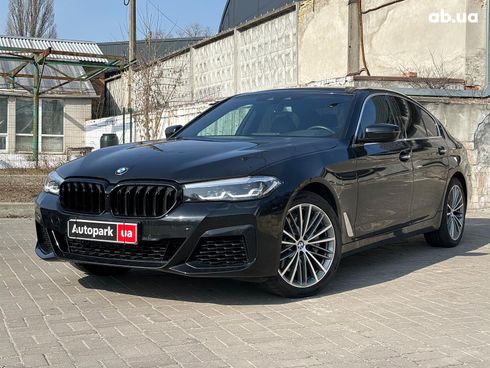 BMW 5 серия 2017 черный - фото 2