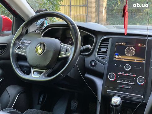 Renault Megane 2018 красный - фото 22