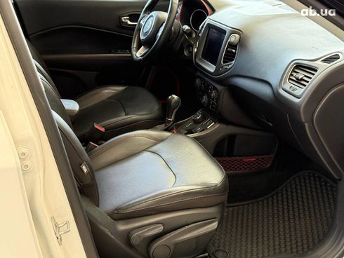 Jeep Compass 2019 белый - фото 21