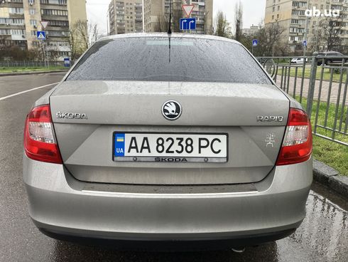 Skoda Rapid 2013 бежевый - фото 11