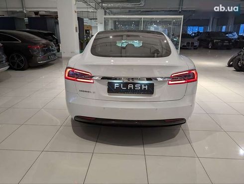 Tesla Model S 2018 - фото 17