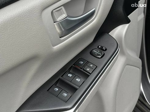 Toyota Camry 2016 серый - фото 5