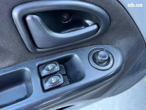 Renault Clio 2006 бежевый - фото 16