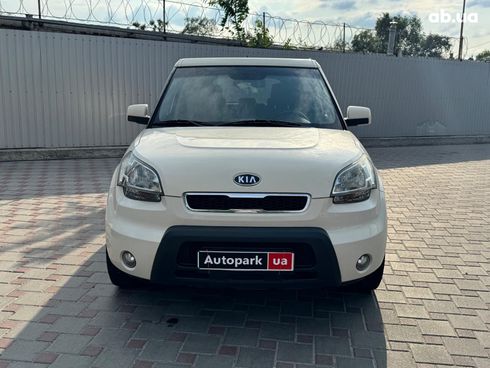 Kia Soul 2010 бежевый - фото 23