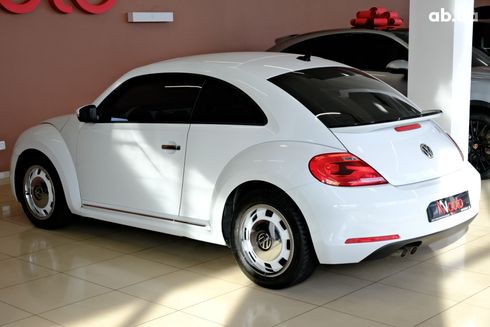 Volkswagen Beetle 2015 белый - фото 5