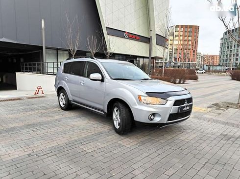 Mitsubishi Outlander XL 2011 - фото 26