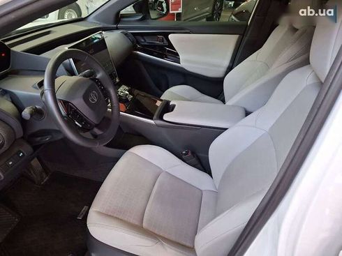 Toyota bZ 2023 - фото 11