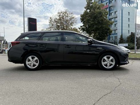 Toyota Auris 2018 - фото 8