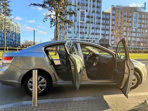 Toyota Avensis 2011 - фото 27