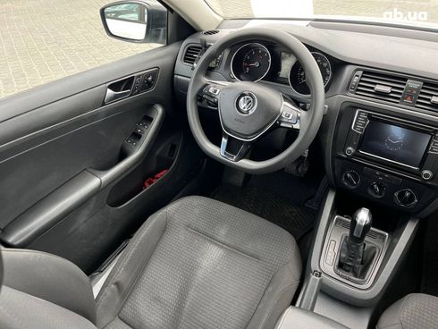 Volkswagen Jetta 2016 белый - фото 18