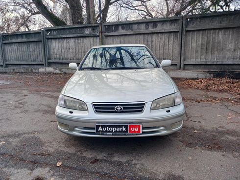 Toyota Camry 2001 серый - фото 2