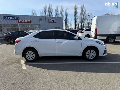 Toyota Corolla 2017 - фото 2