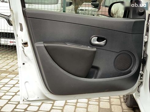Renault Clio 2012 - фото 23