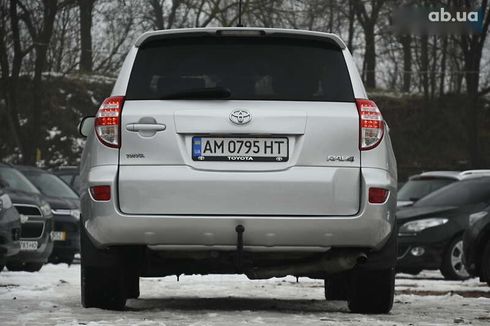 Toyota RAV4 2010 - фото 12