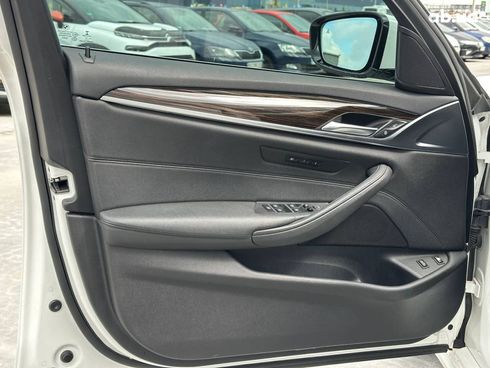 BMW 5 серия 2018 белый - фото 19