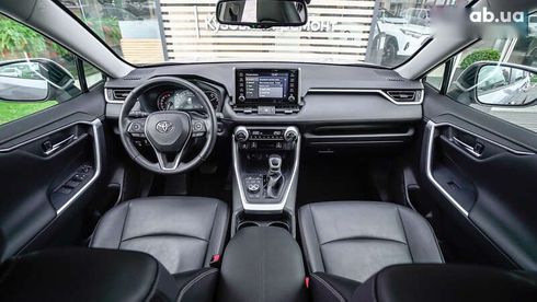Toyota RAV4 2021 - фото 8