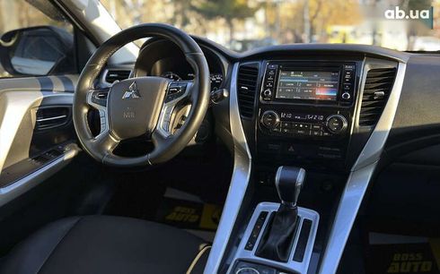 Mitsubishi Pajero Sport 2017 - фото 12