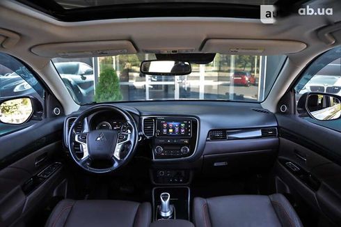 Mitsubishi Outlander 2017 - фото 12